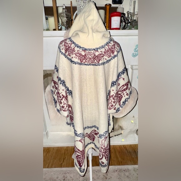 ZA Hooded soft & warm Poncho/Jacket Cream and Red. ONE SIZE FITS MOST. VGUC - Picture 6 of 12